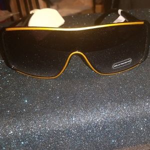 Hot Topic Wide Shield Sunglasses w.Free Case